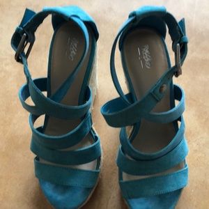 Turquoise size 6 sandals